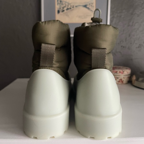 UGG classic maxi toggle boots - Picture 3 of 8